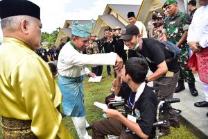 Gubernur Sumatera Utara (Sumut) Edy Rahmayadi meninjau pelaksanaan Kemah Profil Pelajar Pancasila tingkat Sekolah Luar Biasa (SLB) se- Sumut