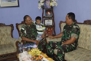 Pangdam Brawijaya Kunjungi Putra Almarhum Sertu Eka Andriyanto Hasibuan di Sidoarjo