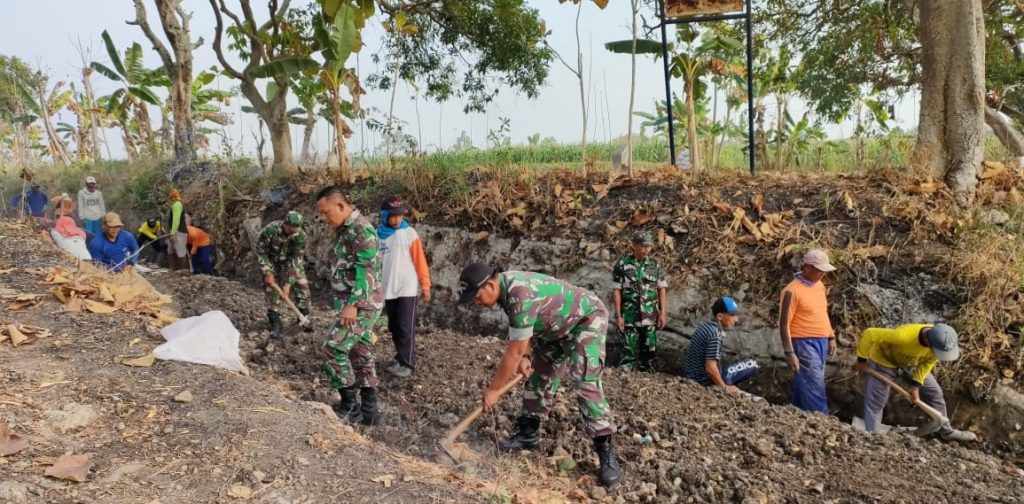 Babinsa Ngimbang Perkuat Pembangunan Desa