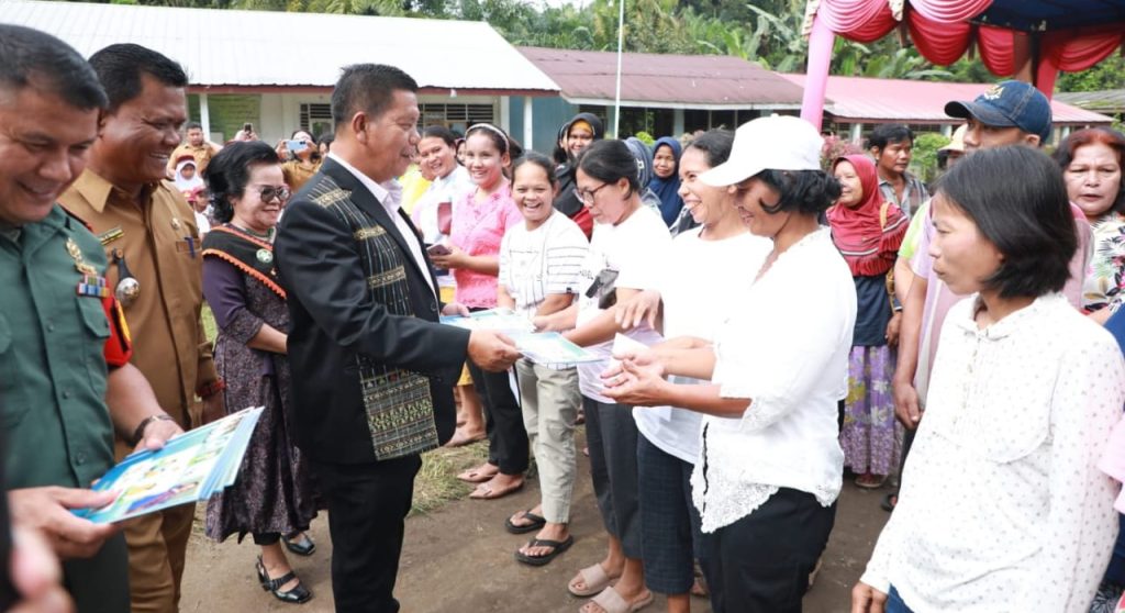 Bupati Simalungun dan Bunda PAUD Bagikan Booklet Transisi Paud ke Sekolah