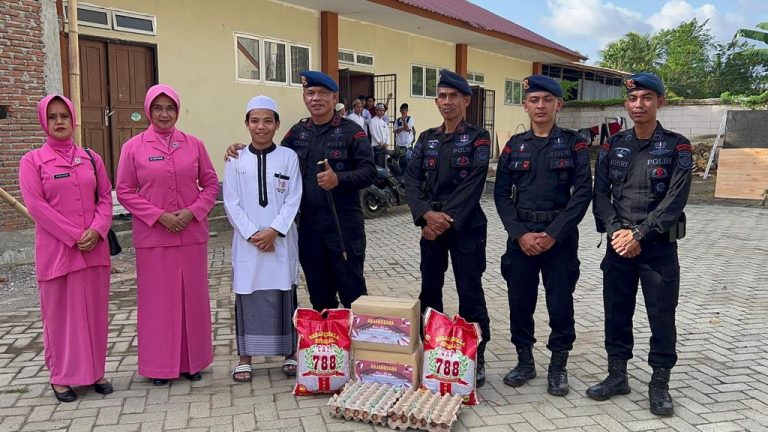 Danyon Brimob Bone Gelar Anjangsana Ke Bhayangkari dan Pondok Pesantren