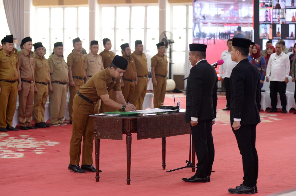 Edy Rahmayadi Lantik 155 Pejabat Tinggi Pratama, Administrator, Pengawas, dan Kepala Sekolah