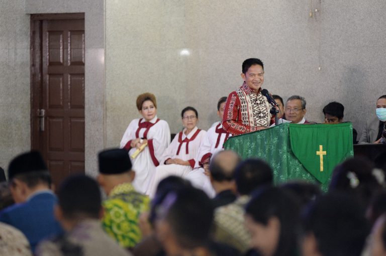 Hassanudin Sebut Gereja Sebagai Pusat Pemberdayaan SDM