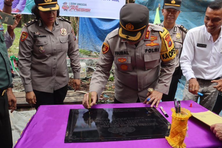 Kapolres Langkat Reikan Sumur Bor di Desa Sei Meran