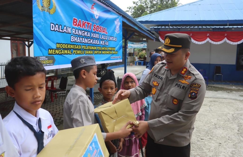 Kapolres Langkat Salurkan Bantuan dalam Rangka HUT Korlantas