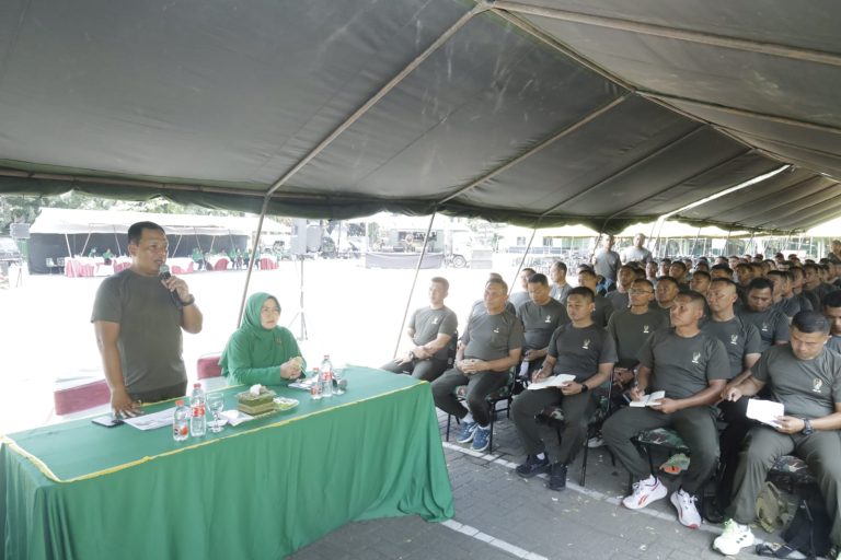 Mayjen TNI Farid Makruf Olahraga Bareng Prajurit, Persit dan PNS se-Malang Raya