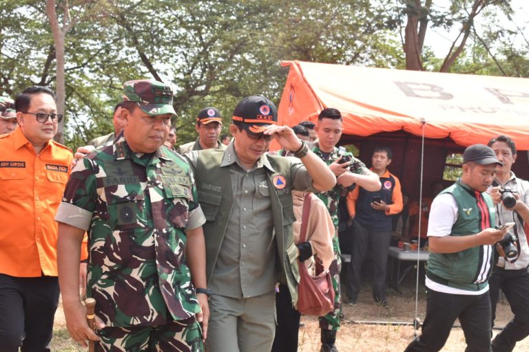 Pangdam Brawijaya dan Kepala BNPB Tinjau Lokasi Karhutla di Gunung Arjuno