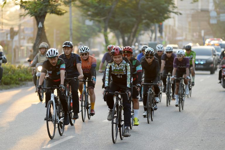 Pj Gubernur Sumut Hassanudin Gowes Keliling Kota