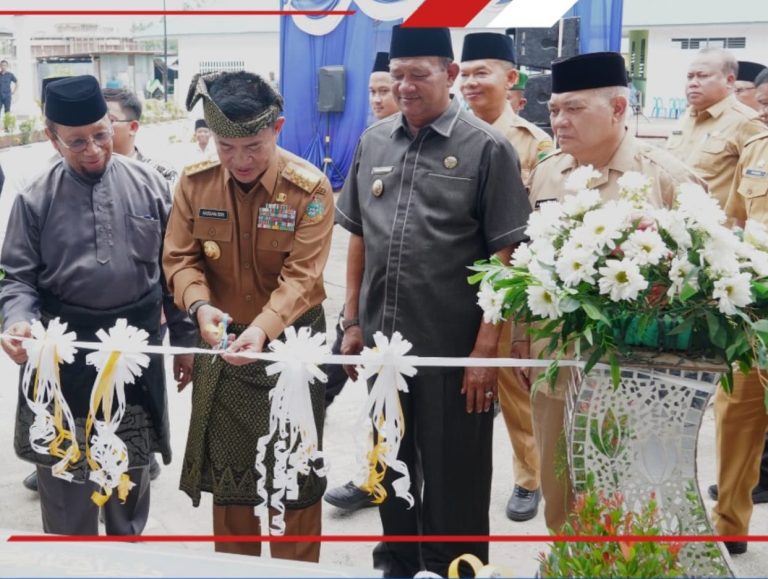 Pj Gubsu Didampingi Kadis Pendidikan Sumut Resmikan SMK Peternakan di Langkat