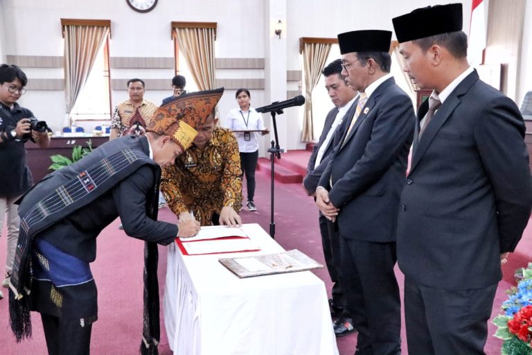 Radiapoh Hadiri Pengambilan Sumpah Jabatan PAW DPRD Simalungun