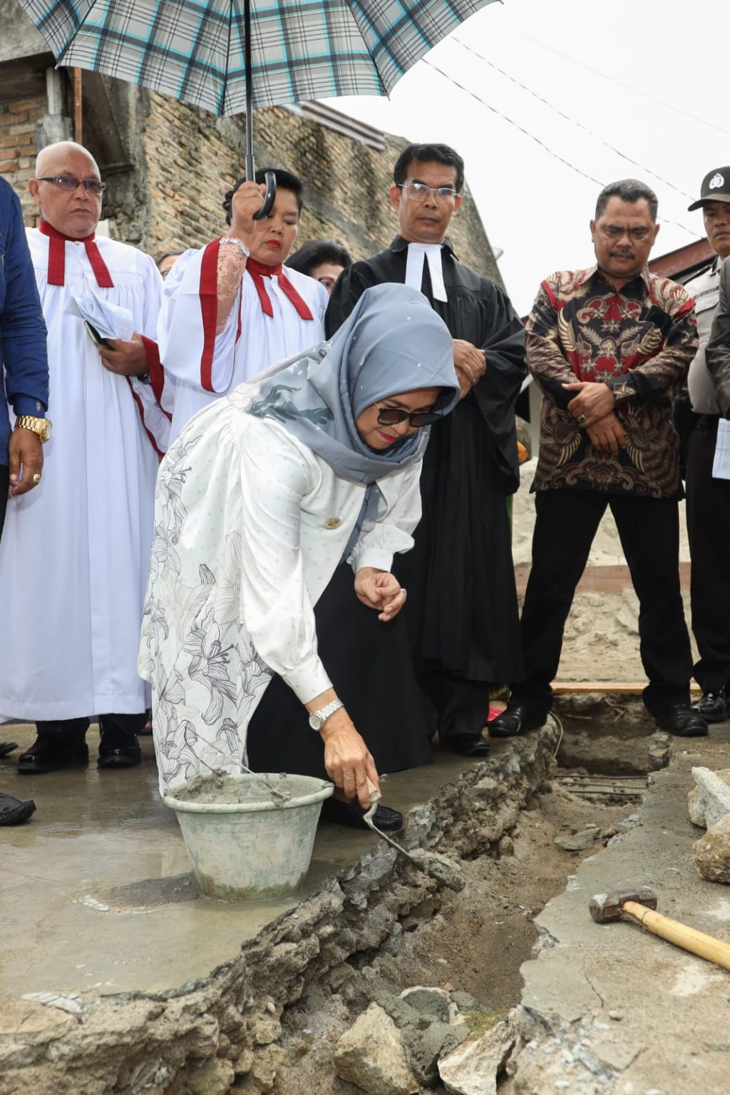 Susanti Letakkan Batu Pertama Pembangunan Gedung Gereja HKBP Pardamean  