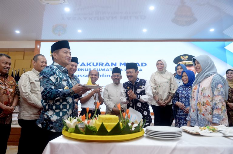 Tasyakuran Milad ke-58, Pj Gubernur Sumut Duduk Lesehan Bareng OPD