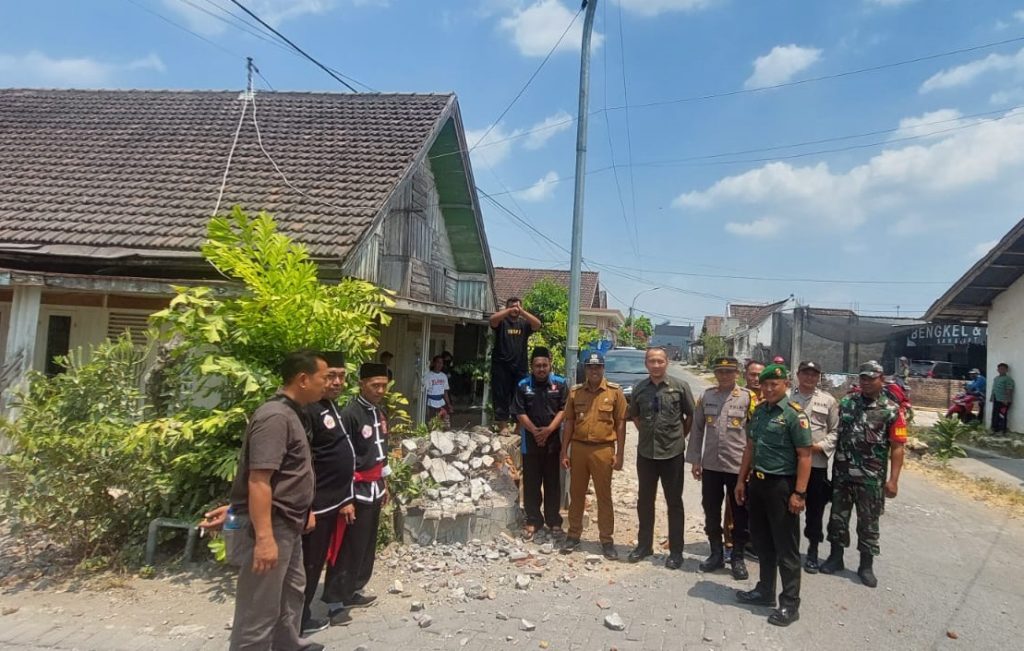 Tugu Perguruan Silat Di Sambeng Dibongkar Pendekar