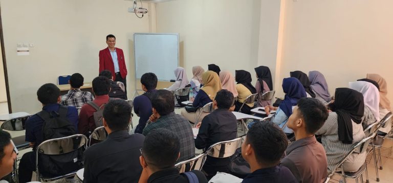 Dekan FH UMSU Dr Faisal Beri Kuliah Umum di FH UMP