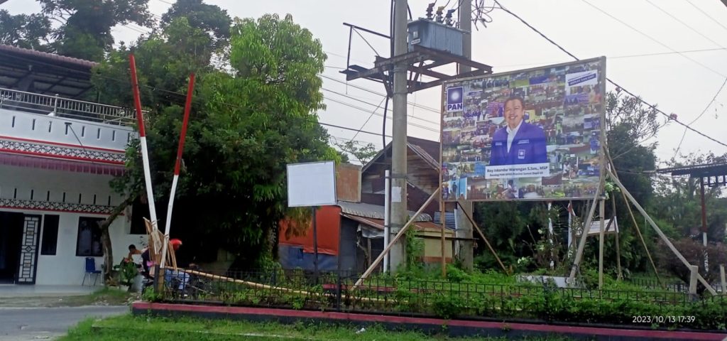 Lurah Bah Kapul Diduga Biarkan Alat Praga Kampanye Bacaleg PAN