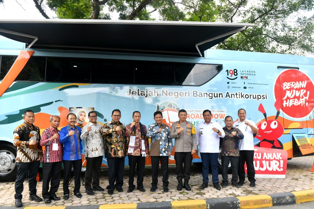 Pj Gubernur Sumut Buka Roadshow Bus KPK 2023