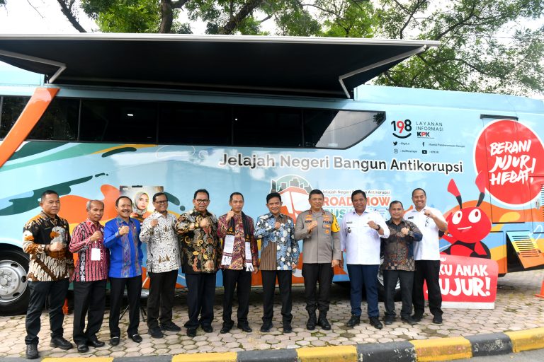 Pj Gubernur Sumut Buka Roadshow Bus KPK 2023