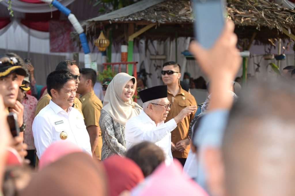 Pj Gubernur Sumut Dampingi Wapres RI Tinjau Posyandu di Deliserdang