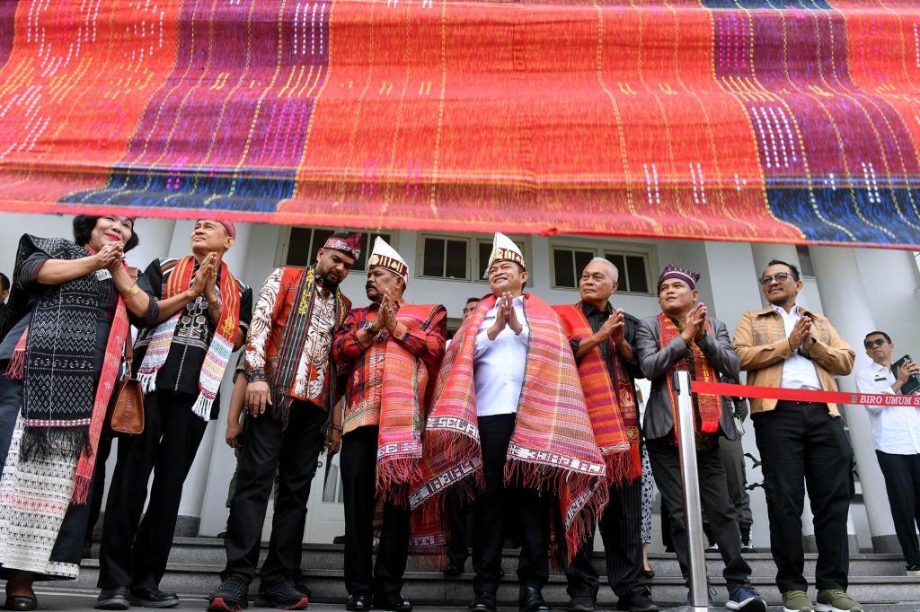 Pj Gubernur Sumut Harapkan Hari Ulos Nasional Ditetapkan Pemerintah Pusat