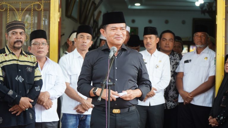 Pj Gubernur Sumut Hassanudin Lepas Jenazah Dato' Seri Syamsul Arifin