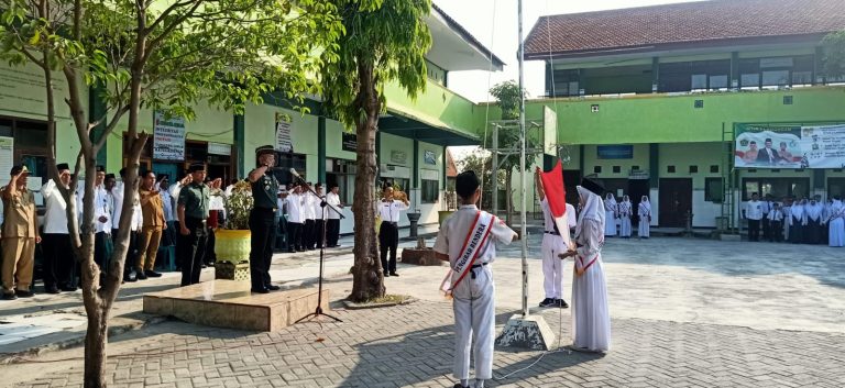  Senin Berkibar Wujudkan Pondasi Pendidikan Berkarakter