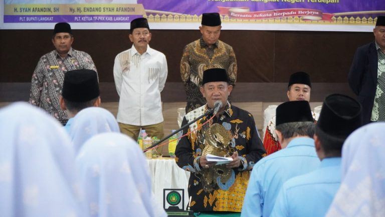 Syah Afandin Lantik Dewan Hakim MTQ ke-56