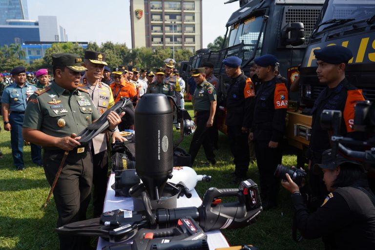 Pangdam Brawijaya Hadiri Apel Gelar Pasukan dan Peralatan Dalam Rangka Kesiapan Penanggulangan Bencana