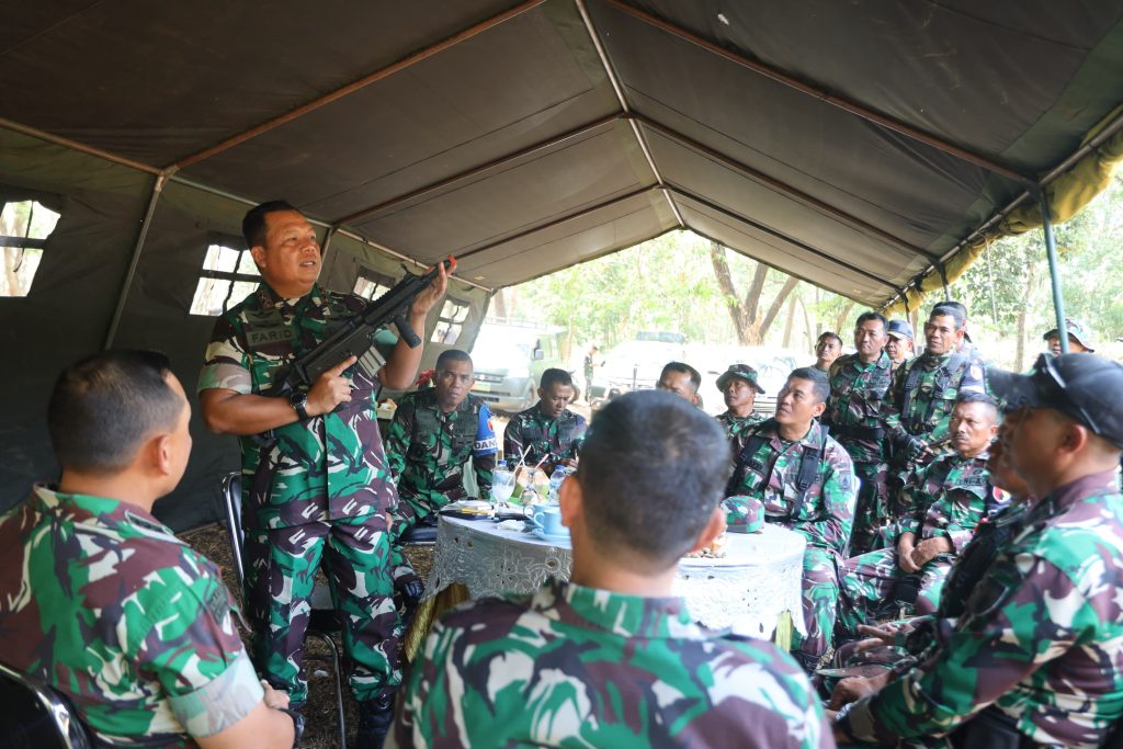 Pangdam Brawijaya Tinjau Latihan Pra Tugas Yonzipur 5ABW