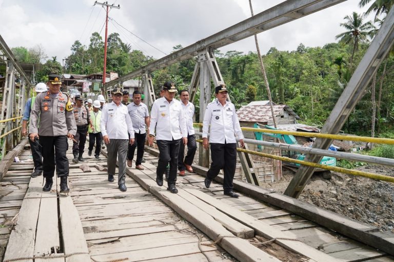 Pj Gubernur Sumut Hassanudin Dorong jembatan Idano Noyo agar Selesai Lebih Cepat