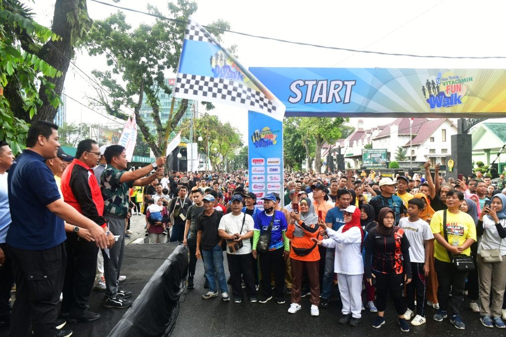 Pj Gubernur Sumut Lepas Peserta Fun Walk