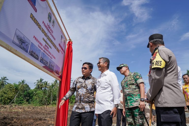 Pj Gubernur Sumut Resmikan Kantor DPRD Nias dan Berikan Sejumlah Bantuan