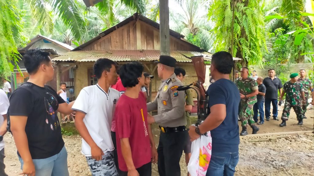 Polres Langkat bersama Kodim 0203 Lkt laksanakan Kegiatan Grebek Kampung Narkoba (GKN)