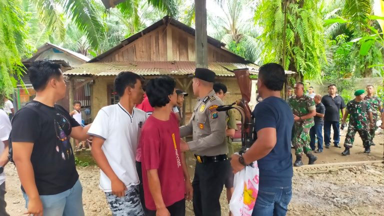 Polres Langkat bersama Kodim 0203 Lkt laksanakan Kegiatan Grebek Kampung Narkoba (GKN)