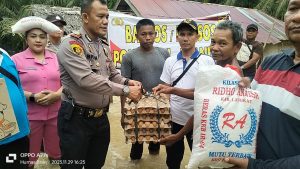 Polsek P. Berandan Beri Bantuan Sembako kepada Korban Banjir