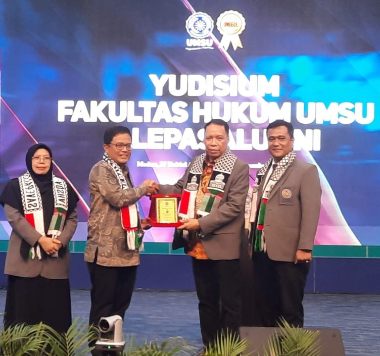 Prosesi Yudisium Fakultas Hukum UMSU Diselingi Aksi Peduli Palestina