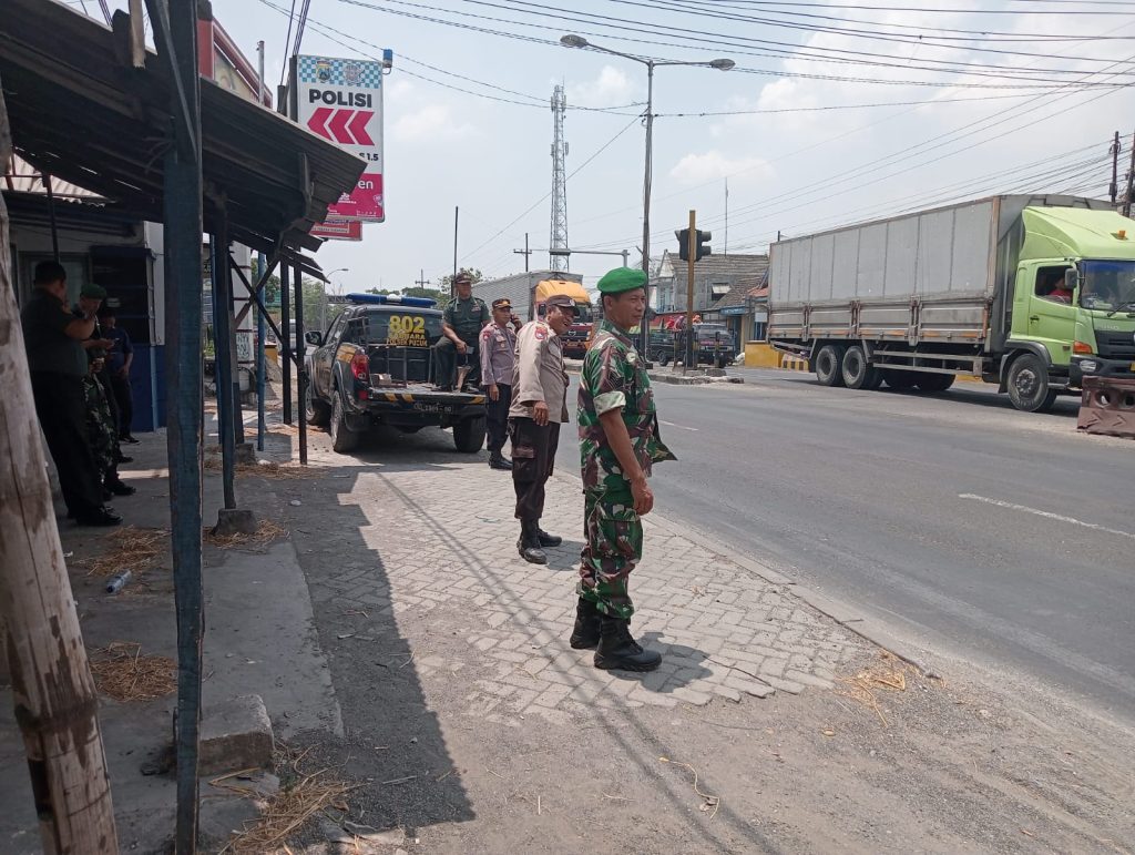 TNI-Polri di Kecamatan Modo Bersinergi Jaga Stabilitas Keamanan  