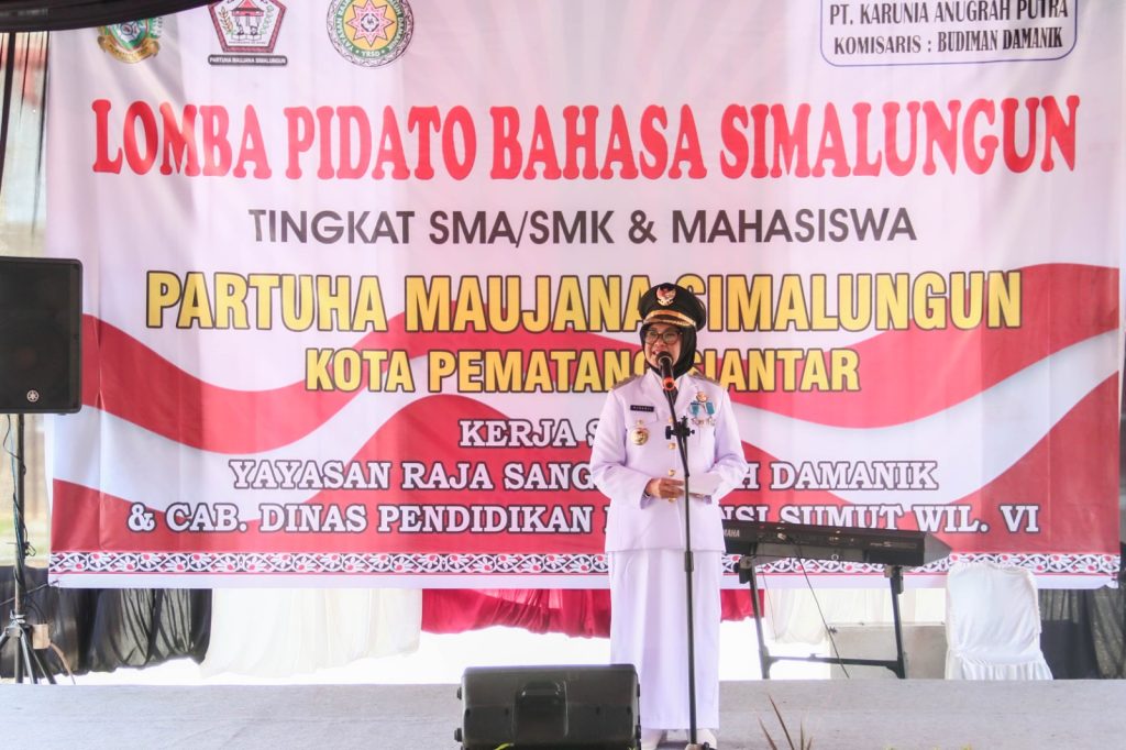 Walkot Susanti Buka Lomba Pidato Bahasa Simalungun Tingkat Pelajar dan Mahasiswa