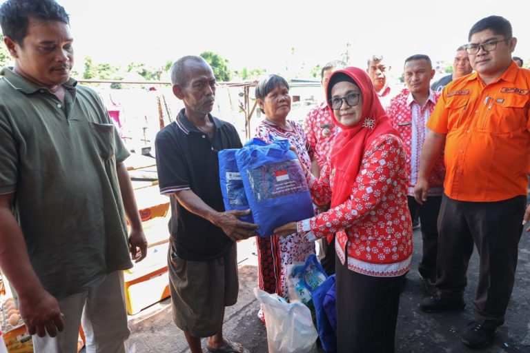 Walkot Susanti Kunjungi Keluarga Korban Kebakaran di Siantar Barat