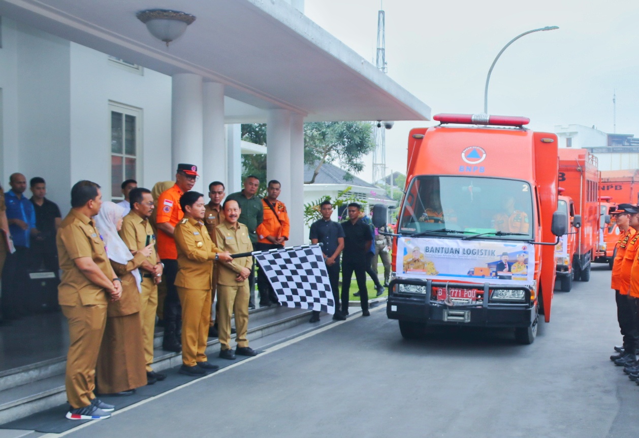 Bantu Masyarakat Terdampak Bencana, Pj Gubernur Sumut Distribusikan ...