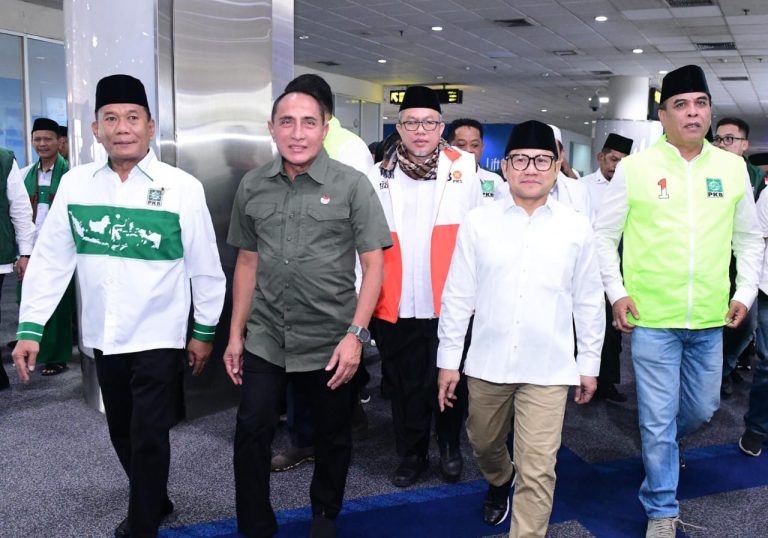 Cak Imin Disambut Penasehat dan Ketua TKD Sumut Bersama Ribuan Massa