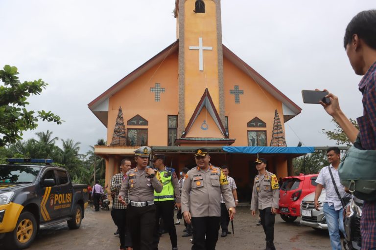 Kapolres Langkat Cek Keamanan Gereja di Hari Natal tahun 2023 dan Pos Operasi Lilin Terpusat