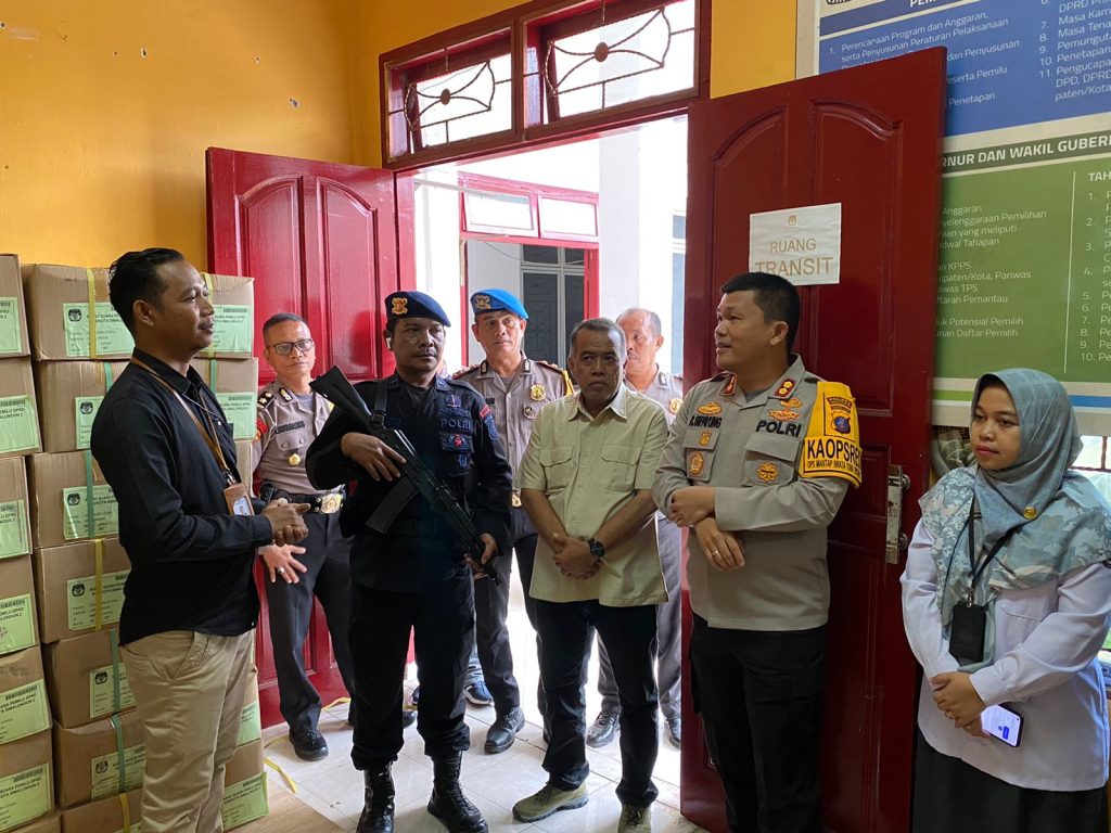 Kapolres Simalungun Tinjau Logistik Kertas Suara Pemilu di KPU Kabupaten Simalungun