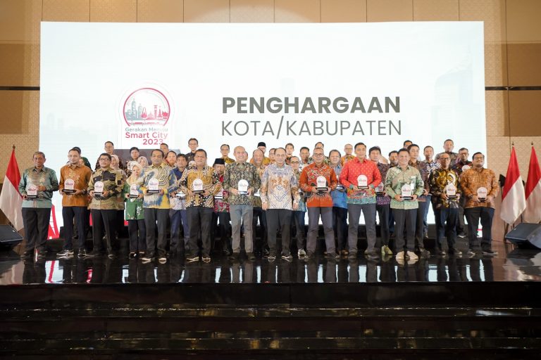 Wabup Asahan Terima Penghargaan Smart City Tahun 2023 dari Kemenkominfo RI