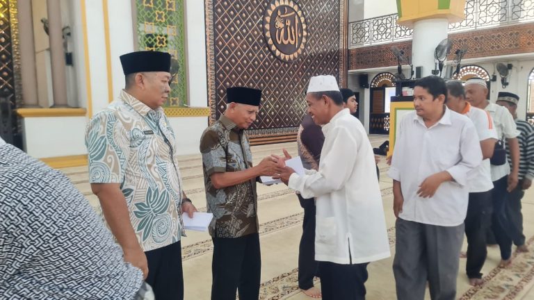 Bupati Asahan dan BKM Masjid Agung Kisaran Salurkan Bantuan