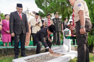 Pj Gubernur Hassanudin Ziarah ke Makam Pemimpin Terdahulu
