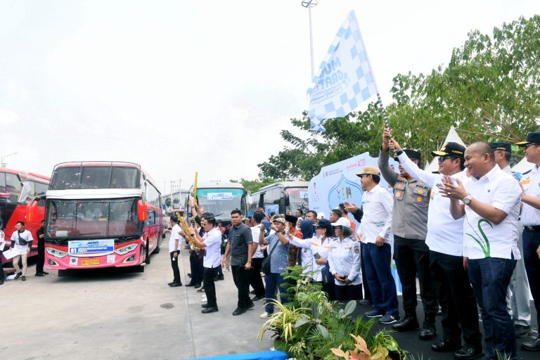 Pj Gubernur Sumut Lepas 66 Bus Mudik Gratis yang Mengangkut 2.500 Pemudik