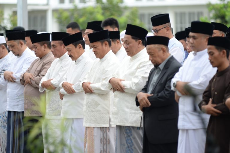 Pj Gubernur Sumut Salat Idulfitri Bersama Ribuan Masyarakat