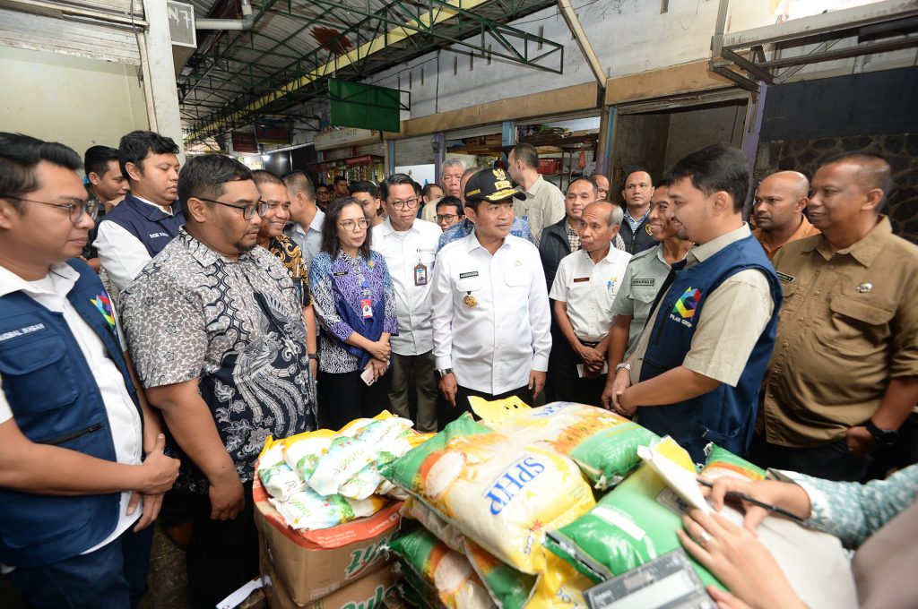 Pj Gubernur Sumut Tinjau Pasar Sei Sikambing Jelang Lebaran