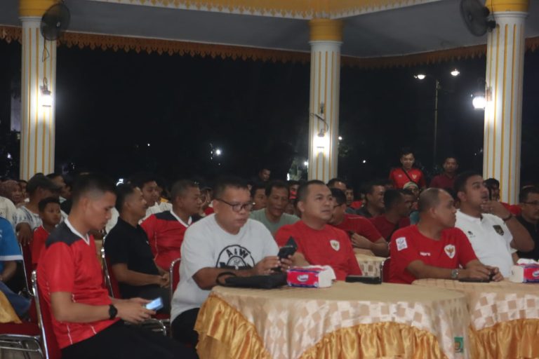 Polri Nobar Pertandingan Sepak Bola