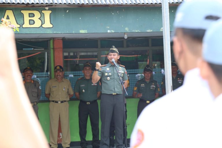 Dandim Letkol Wira Kembali Gencarkan Senin Berkibar